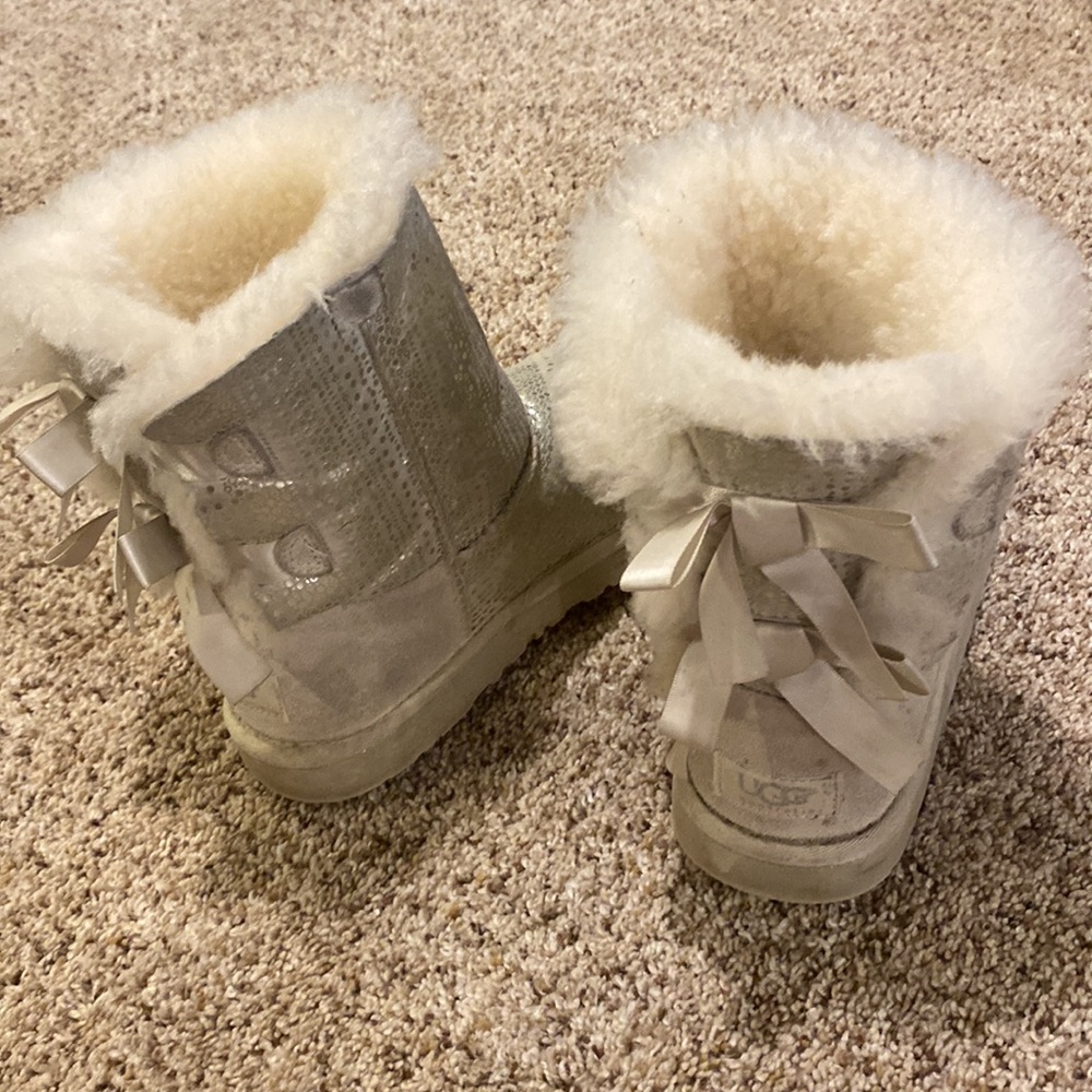 Bailey Bow Limited Edition Authentic Holiday Uggs - image 4